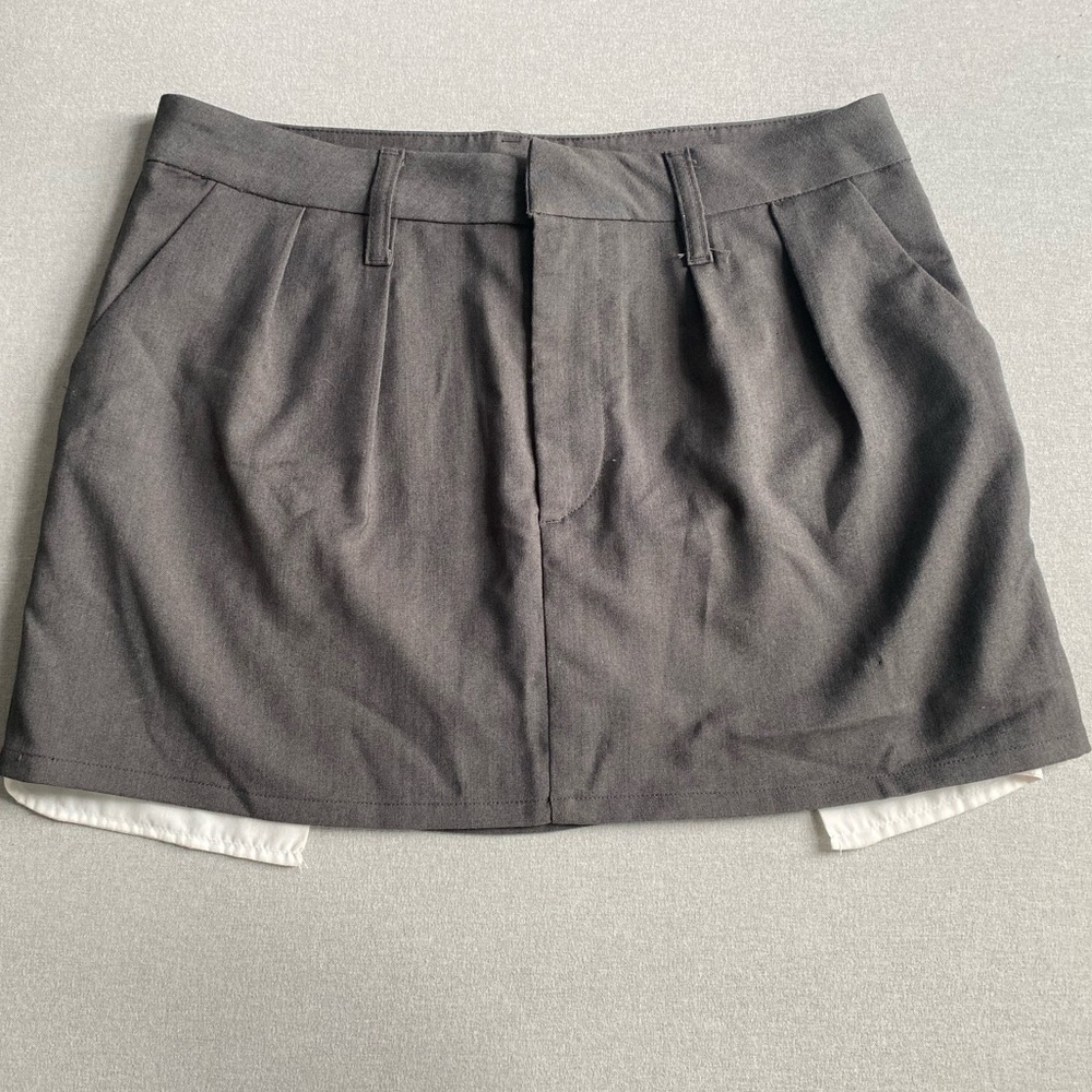 Grey H&M skirt gently worn. Great fit, fits medium.
